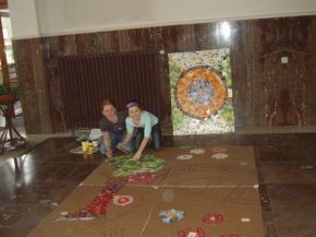 Veronika Hálová s Terezou Simotovou nezapomínají na úklid.