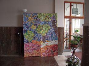 Důkazem ukončení práce, budiž hodiny v pozadí. Vidíte, v kolik hodin jsme měli úplně hotovo? 