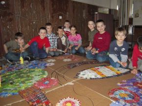 Obrázky z čajových sáčků tvořily také děti z 1. B.