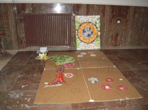 V úterý 24.3. zahájila práce na lepení obrázků  IV.B.