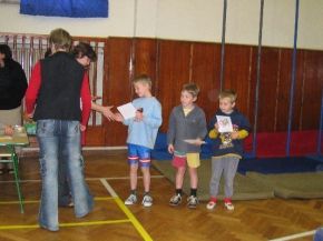 1.stupeň před mikulášskou nadílkou sportoval a soutěžil.