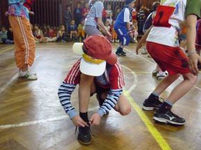 S rozvázanou botou se opravdu cvičit nedá!