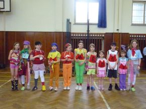 Vítězové soutěže - nejbarevnější oblečení.